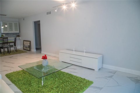 Condo in Coconut Creek, Florida, 2 bedrooms  № 1949863 - photo 23