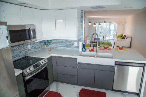 Condo in Coconut Creek, Florida, 2 bedrooms  № 1949863 - photo 14