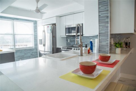 Condo in Coconut Creek, Florida, 2 bedrooms  № 1949863 - photo 7