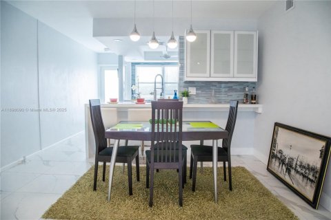 Condo in Coconut Creek, Florida, 2 bedrooms  № 1949863 - photo 16