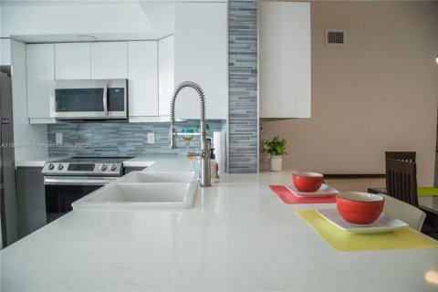 Condo in Coconut Creek, Florida, 2 bedrooms  № 1949863 - photo 8