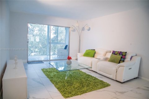 Condo in Coconut Creek, Florida, 2 bedrooms  № 1949863 - photo 20