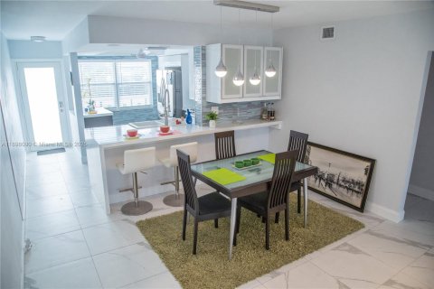 Condo in Coconut Creek, Florida, 2 bedrooms  № 1949863 - photo 18