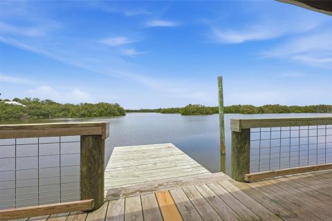 Commercial property in Cedar Key, Florida 216.46 sq.m. № 2213774 - photo 22