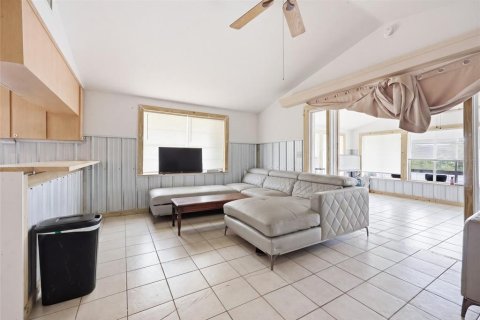 Commercial property in Cedar Key, Florida 216.46 sq.m. № 2213774 - photo 14