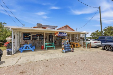 Propiedad comercial en Cedar Key, Florida 216.46 m2 № 2213774