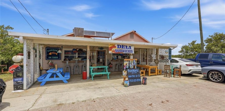 Commercial property in Cedar Key, Florida 216.46 sq.m. № 2213774