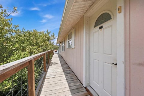 Commercial property in Cedar Key, Florida 216.46 sq.m. № 2213774 - photo 24