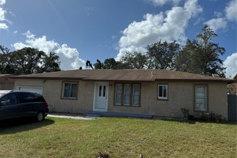 House in Orlando, Florida 4 bedrooms, 152.08 sq.m. № 1422790 - photo 1