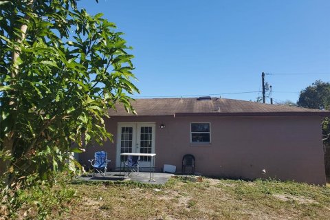 House in Orlando, Florida 4 bedrooms, 152.08 sq.m. № 1422790 - photo 21