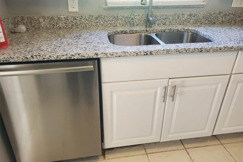 House in Orlando, Florida 4 bedrooms, 152.08 sq.m. № 1422790 - photo 17