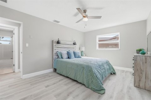 House in Seminole, Florida 2 bedrooms, 109.9 sq.m. № 2141995 - photo 17