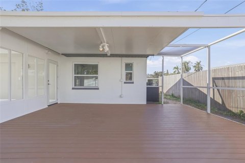 House in Seminole, Florida 2 bedrooms, 109.9 sq.m. № 2141995 - photo 25