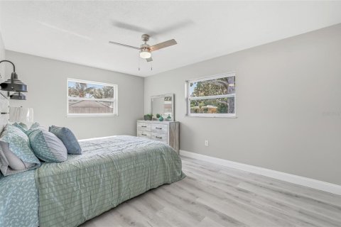 House in Seminole, Florida 2 bedrooms, 109.9 sq.m. № 2141995 - photo 16