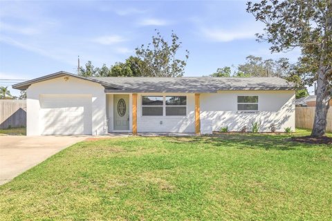 House in Seminole, Florida 2 bedrooms, 109.9 sq.m. № 2141995