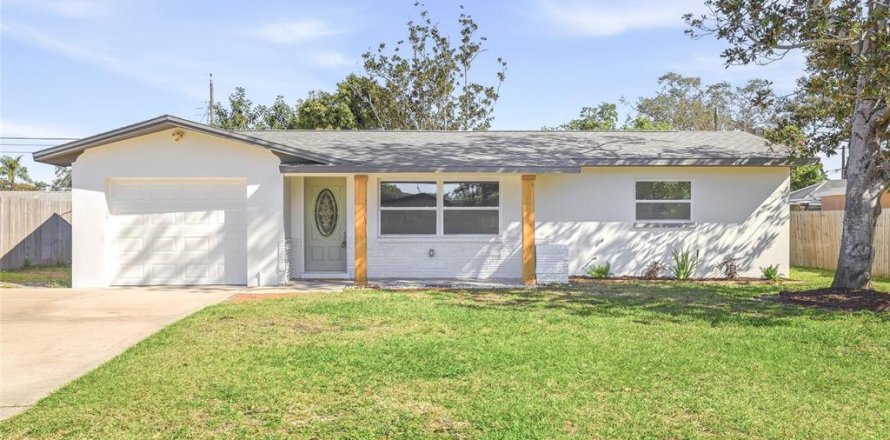House in Seminole, Florida 2 bedrooms, 109.9 sq.m. № 2141995