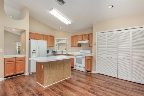 House in Oviedo, Florida 3 bedrooms, 151.99 sq.m. № 1335388 - photo 9