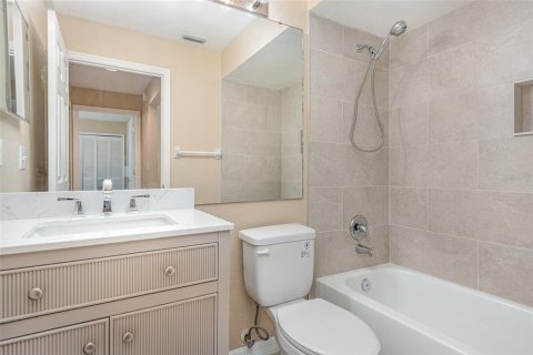 House in Oviedo, Florida 3 bedrooms, 151.99 sq.m. № 1335388 - photo 17