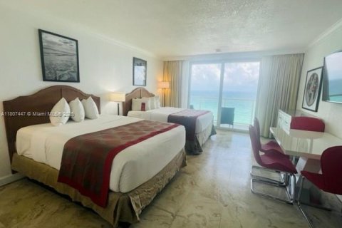 Condo in Sunny Isles Beach, Florida  № 1864845 - photo 4