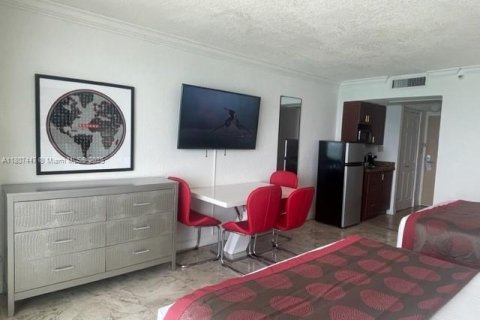 Condo in Sunny Isles Beach, Florida  № 1864845 - photo 6