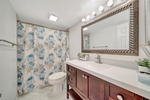 Купить кондоминиум в Плантация, Флорида 2 спальни, 97.92м2, № 1965980 - фото 26