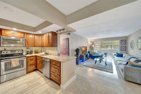 Купить кондоминиум в Плантация, Флорида 2 спальни, 97.92м2, № 1965980 - фото 5