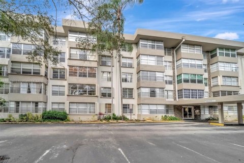 Купить кондоминиум в Плантация, Флорида 2 спальни, 97.92м2, № 1965980 - фото 1