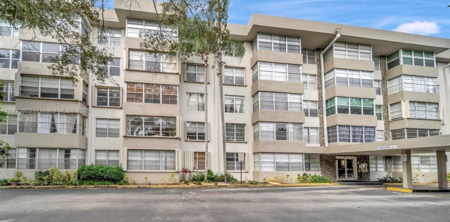 Кондоминиум с 2 спальнями в Плантация, Флорида № 1965980