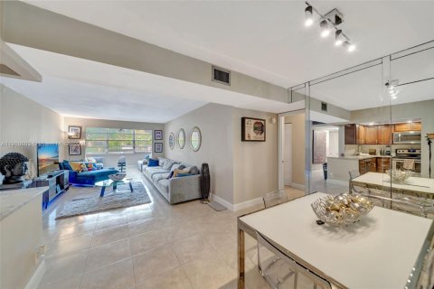 Купить кондоминиум в Плантация, Флорида 2 спальни, 97.92м2, № 1965980 - фото 9