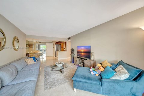 Купить кондоминиум в Плантация, Флорида 2 спальни, 97.92м2, № 1965980 - фото 14