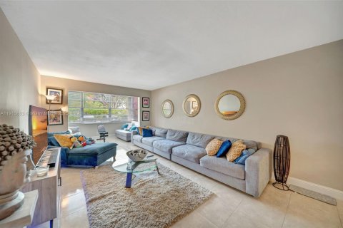 Купить кондоминиум в Плантация, Флорида 2 спальни, 97.92м2, № 1965980 - фото 12