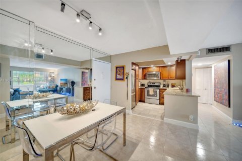 Купить кондоминиум в Плантация, Флорида 2 спальни, 97.92м2, № 1965980 - фото 16