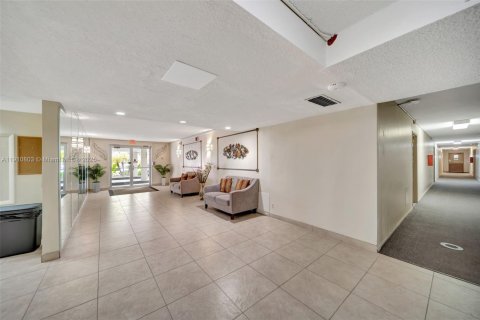 Купить кондоминиум в Плантация, Флорида 2 спальни, 97.92м2, № 1965980 - фото 27