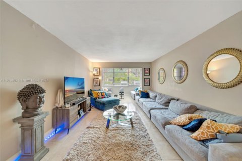 Купить кондоминиум в Плантация, Флорида 2 спальни, 97.92м2, № 1965980 - фото 11