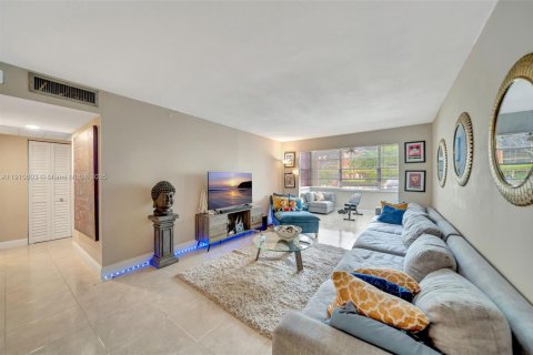 Купить кондоминиум в Плантация, Флорида 2 спальни, 97.92м2, № 1965980 - фото 10