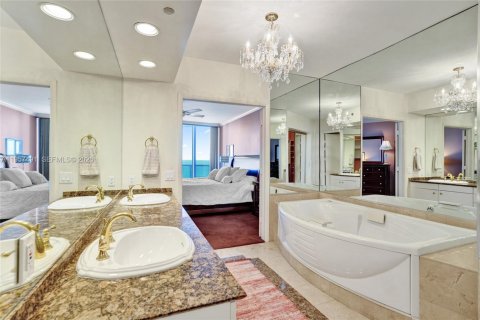 Купить кондоминиум в Санни-Айлс-Бич, Флорида 2 спальни, 163.14м2, № 2017620 - фото 14