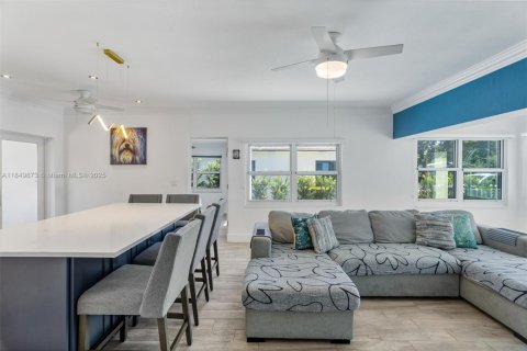 House in Dania Beach, Florida 3 bedrooms, 77.2 sq.m. № 1871276 - photo 10