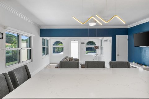 House in Dania Beach, Florida 3 bedrooms, 77.2 sq.m. № 1871276 - photo 12
