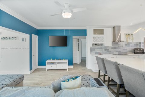 House in Dania Beach, Florida 3 bedrooms, 77.2 sq.m. № 1871276 - photo 6