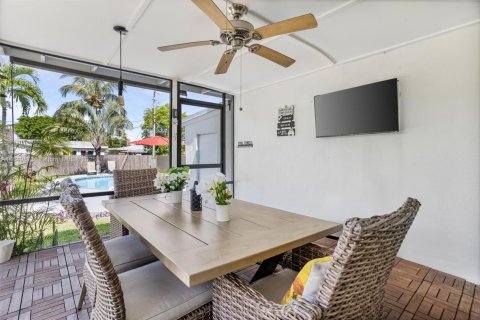 House in Dania Beach, Florida 3 bedrooms, 77.2 sq.m. № 1871276 - photo 22
