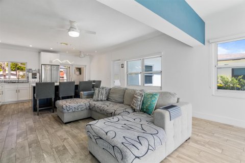 House in Dania Beach, Florida 3 bedrooms, 77.2 sq.m. № 1871276 - photo 5
