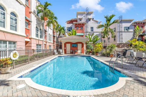Adosado en venta en Fort Lauderdale, Florida, 2 dormitorios, 193.24 m2 № 2010610 - foto 28