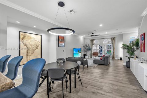Adosado en venta en Fort Lauderdale, Florida, 2 dormitorios, 193.24 m2 № 2010610 - foto 4