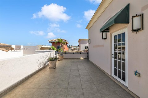 Adosado en venta en Fort Lauderdale, Florida, 2 dormitorios, 193.24 m2 № 2010610 - foto 22