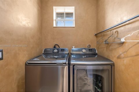 Adosado en venta en Fort Lauderdale, Florida, 2 dormitorios, 193.24 m2 № 2010610 - foto 24