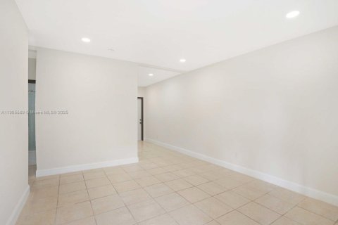 Снять в аренду квартиру в Халландейл-Бич, Флорида 2 спальни, № 1956221 - фото 17