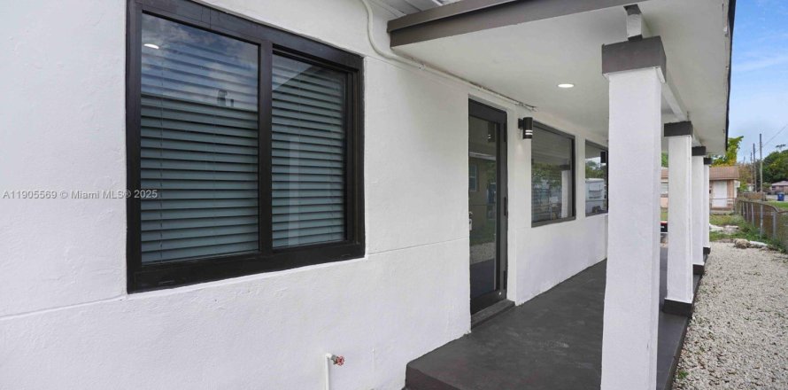 Квартира в Халландейл-Бич, Флорида 2 спальни № 1956221