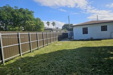 Снять в аренду квартиру в Халландейл-Бич, Флорида 2 спальни, № 1956221 - фото 20