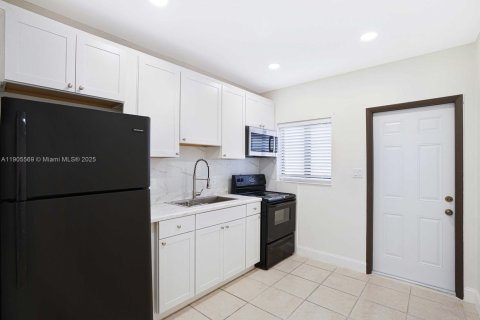 Снять в аренду квартиру в Халландейл-Бич, Флорида 2 спальни, № 1956221 - фото 4