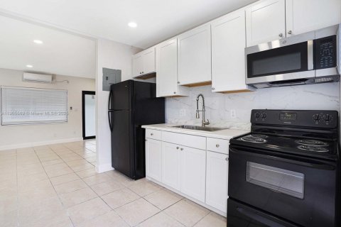 Снять в аренду квартиру в Халландейл-Бич, Флорида 2 спальни, № 1956221 - фото 3